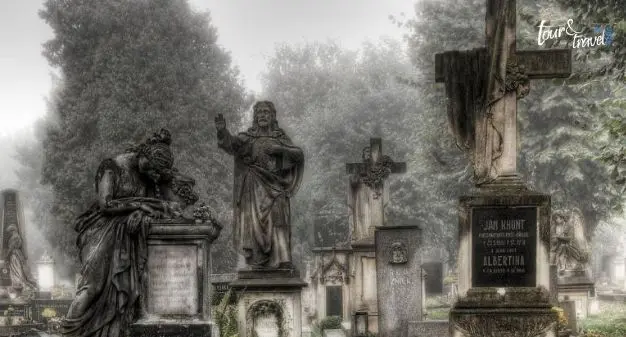 How-To-Visit-The-Stull-Cemetery-Gate-Of-Hell